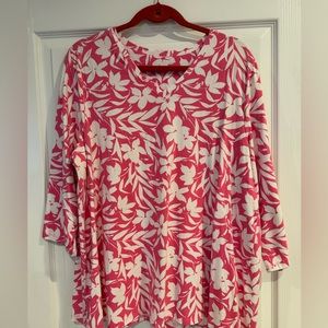D & Co. Woman’s 3/4 Sleeve XL Top